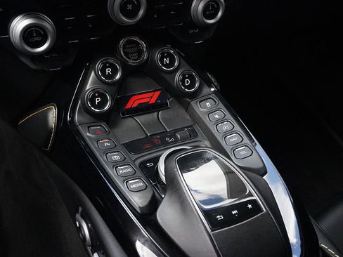 Used 2020 Aston Martin V8 Vantage Coupe RWD image 48