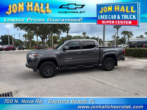 Used 2023 Toyota Tacoma SR5 AWD/4WD image 3