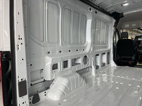 New 2024 Ford Transit 250 148 Medium Roof RWD image 33