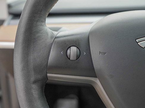 Used 2021 Tesla Model Y Long Range image 13