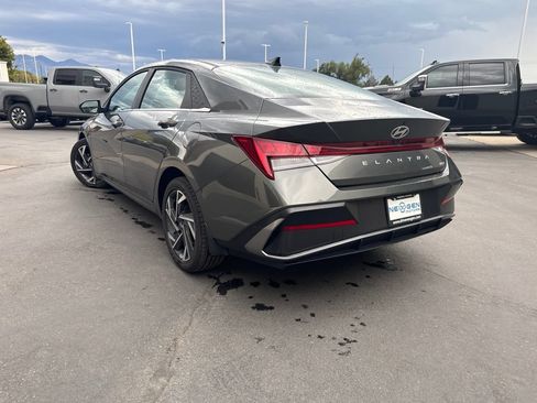 Used 2025 Hyundai Elantra Limited FWD image 5