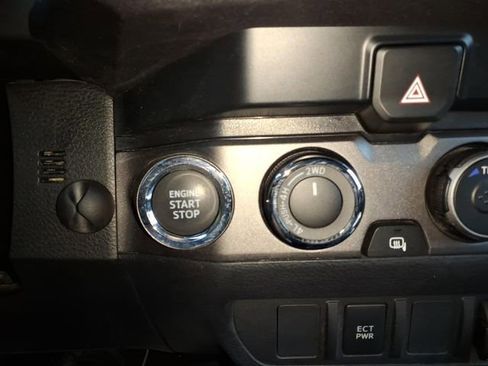 Used 2023 Toyota Tacoma TRD Off-Road AWD/4WD image 18