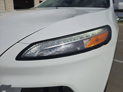 Used 2017 Jeep Cherokee Latitude FWD image 10