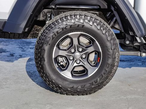 Used 2023 Jeep Gladiator Rubicon w/ Trailer Tow Package AWD/4WD image 12