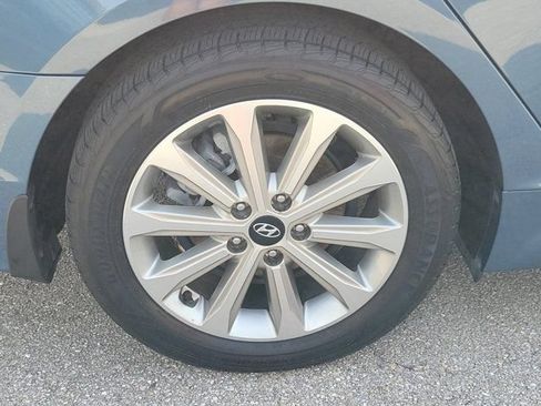 Used 2016 Hyundai Sonata Limited w/ Option Group 05 FWD image 11