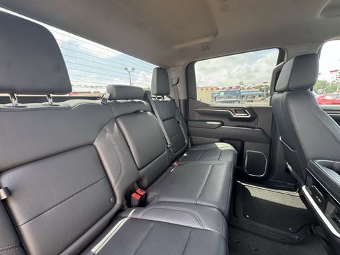 Used 2023 GMC Sierra 1500 SLT AWD/4WD image 31