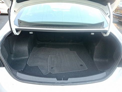 Used 2022 Chevrolet Malibu LT image 28