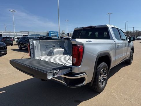 Used 2020 GMC Sierra 1500 SLE w/ SLE Value Package image 5