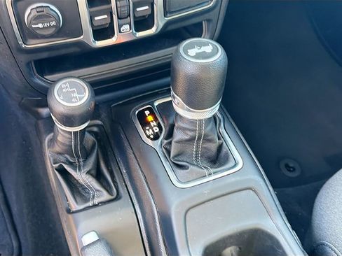 Used 2024 Jeep Wrangler Sahara image 27