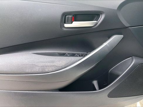 Used 2020 Toyota Corolla LE image 21