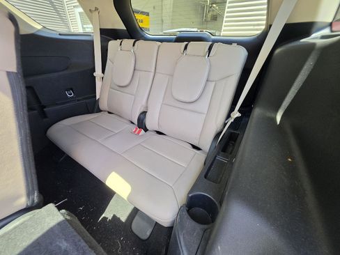 Used 2023 Ford Explorer Limited w/ Equipment Group 301A AWD/4WD image 17