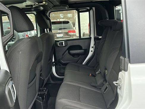 Used 2022 Jeep Gladiator Sport image 21