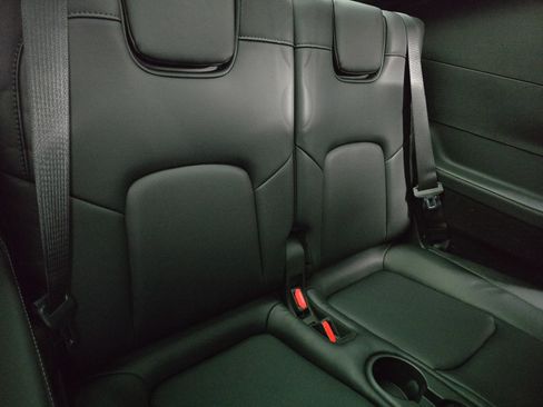 Used 2022 Tesla Model Y Long Range image 12