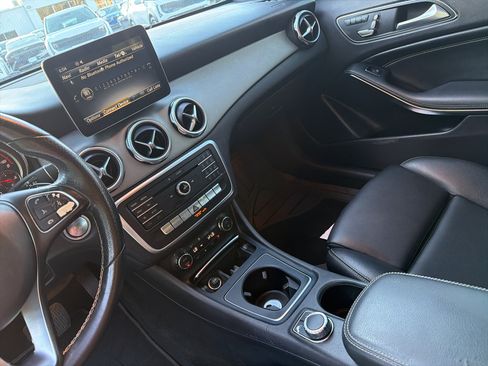 Used 2018 Mercedes-Benz GLA 250 image 16