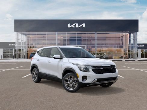 New 2026 Kia Seltos LX FWD image 8
