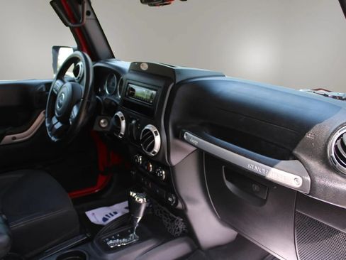 Used 2015 Jeep Wrangler Sahara w/ Connectivity Group AWD/4WD image 18