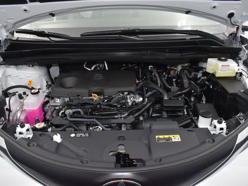 Used 2026 Toyota Sienna XLE FWD image 24