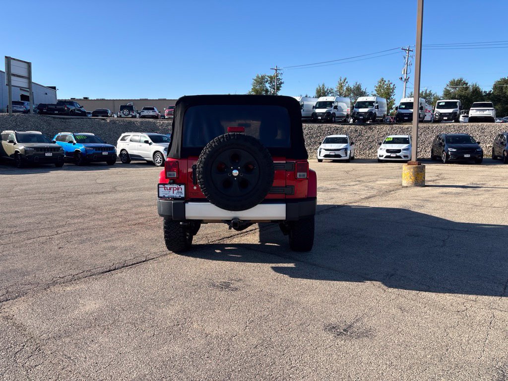 Used 2015 Jeep Wrangler Unlimited Sahara w/ Connectivity Group AWD/4WD image 4