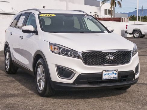 Used 2016 Kia Sorento LX w/ LX Convenience Package image 3