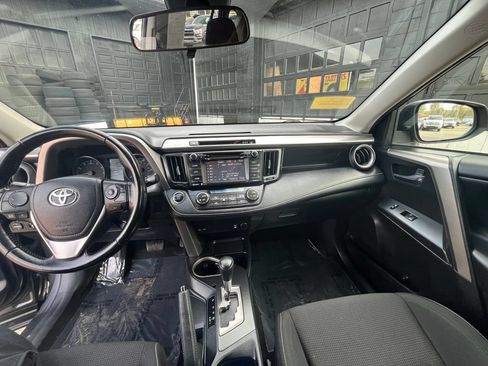 Used 2018 Toyota RAV4 XLE AWD/4WD image 32