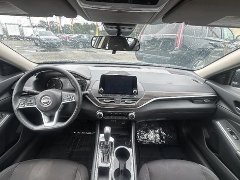 Used 2024 Nissan Altima 2.5 SV FWD image 22