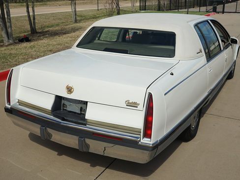 Used 1993 Cadillac Fleetwood Sedan image 14
