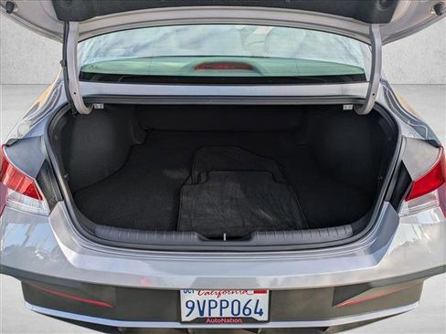 Certified 2025 Hyundai Elantra Sport FWD image 6