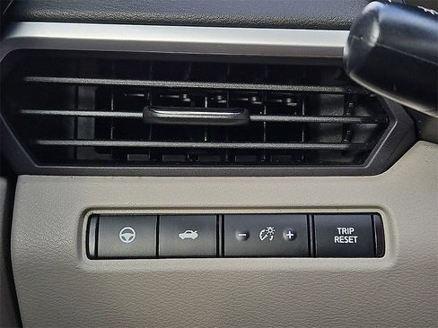 Used 2022 Nissan Altima 2.5 SV w/ SV Premium Package image 23