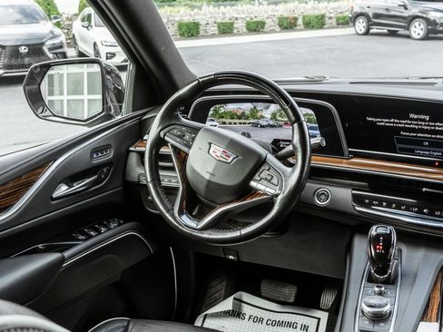 Used 2023 Cadillac Escalade Premium Luxury AWD/4WD image 13