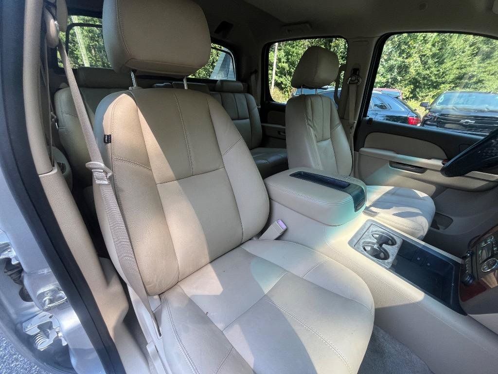 Used 2013 Chevrolet Avalanche LT w/ Texas Edition RWD image 5