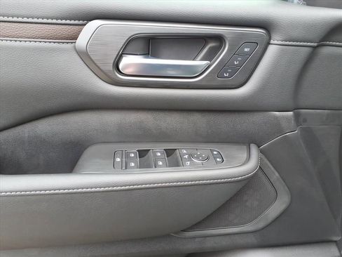 New 2026 Nissan Armada SL w/ Captain's Chari Seat Package image 6