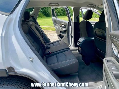 Used 2024 GMC Terrain SLE AWD/4WD image 35