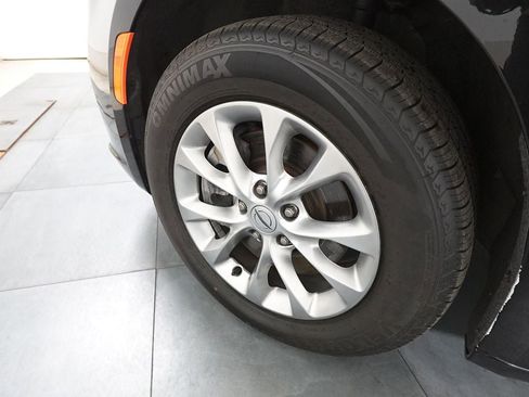 Used 2023 Chrysler Pacifica Touring-L image 28