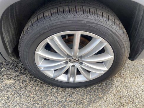 Used 2012 Volkswagen Tiguan SE image 33