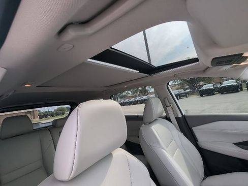 Used 2023 Nissan Rogue SV w/ SV Premium B Package FWD image 4