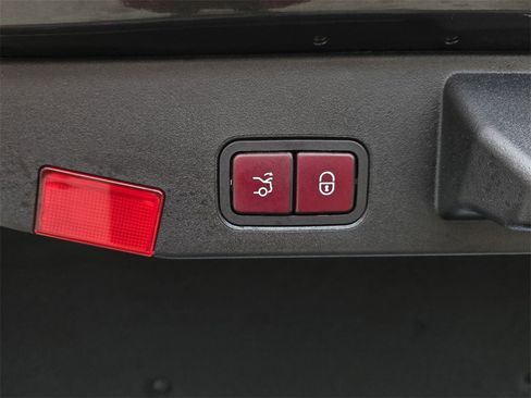 Used 2019 Mercedes-Benz SL 550 image 41