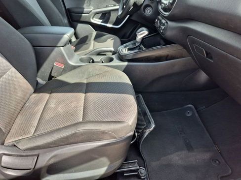 Used 2020 Kia Soul LX FWD image 19