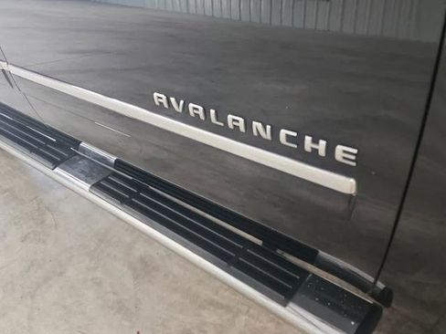 Used 2013 Chevrolet Avalanche LTZ RWD image 21
