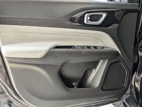 Used 2025 Jeep Compass Limited image 11