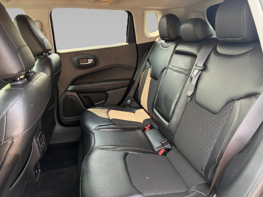 Used 2018 Jeep Compass Latitude w/ Cold Weather Group AWD/4WD image 14