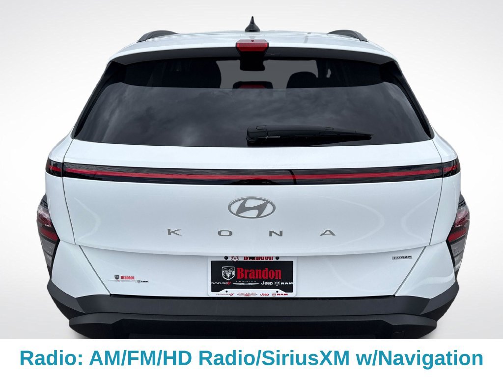 Used 2025 Hyundai Kona SEL AWD/4WD image 5