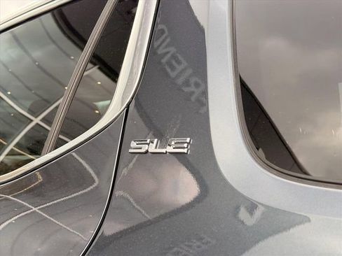 Used 2019 GMC Acadia SLE image 10