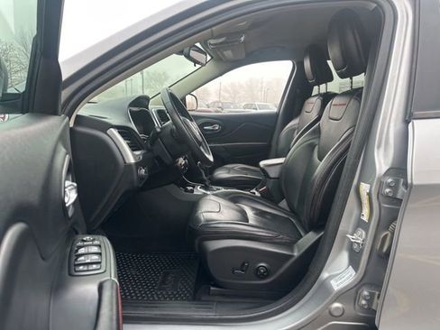 Used 2015 Jeep Cherokee Trailhawk w/ Leather Interior Group image 7