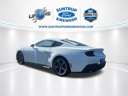 Used 2024 Ford Mustang Premium RWD image 3