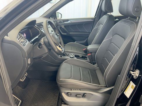 Certified 2023 Volkswagen Tiguan SEL R-Line image 5