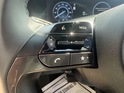 Certified 2025 Hyundai Elantra Limited FWD image 30