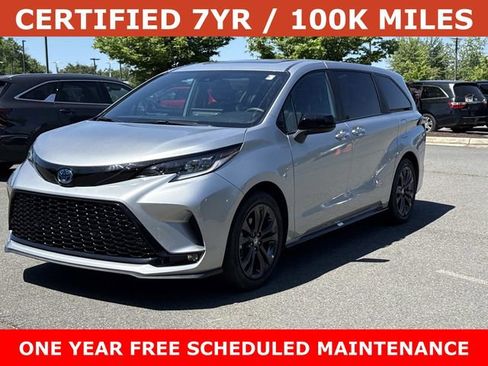 Used 2025 Toyota Sienna XSE FWD image 5
