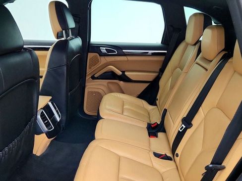 Used 2017 Porsche Cayenne S w/ Premium Package AWD/4WD image 21