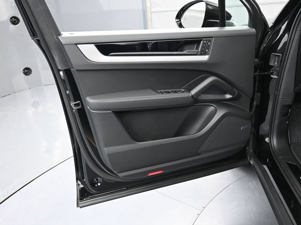 Certified 2026 Porsche Cayenne AWD/4WD image 15