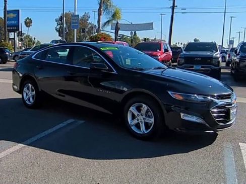Used 2023 Chevrolet Malibu LT image 2